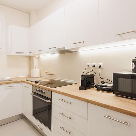 Fully Renovated Luxurious Semi-Basement Studio Афины Экстерьер фото