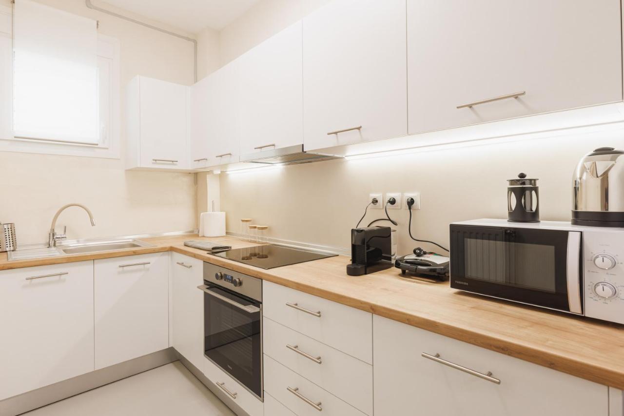 Fully Renovated Luxurious Semi-Basement Studio Афины Экстерьер фото