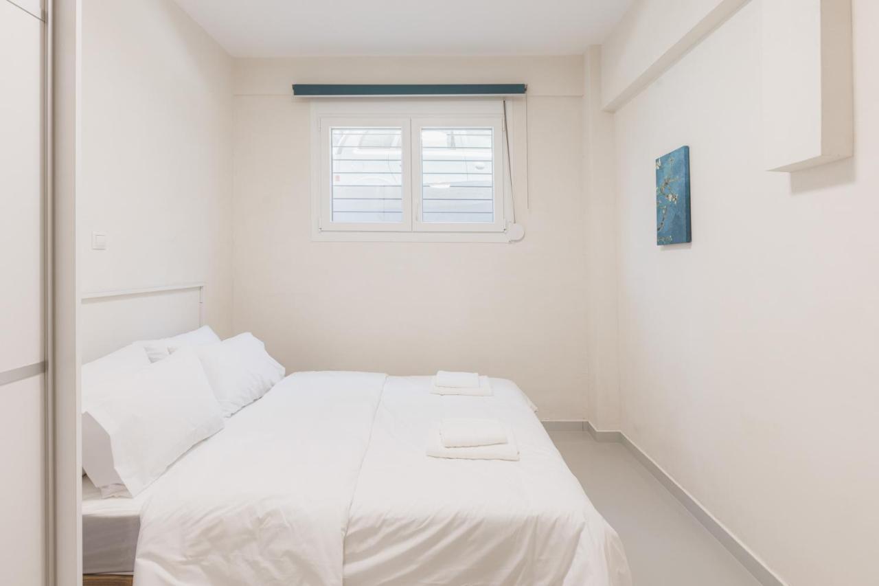 Fully Renovated Luxurious Semi-Basement Studio Афины Экстерьер фото