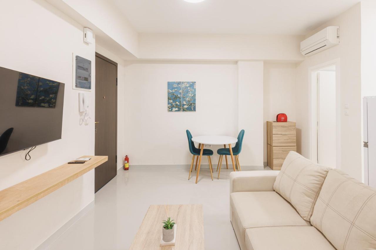 Fully Renovated Luxurious Semi-Basement Studio Афины Экстерьер фото