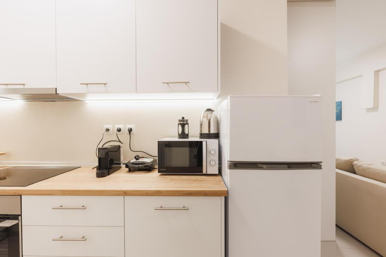Fully Renovated Luxurious Semi-Basement Studio Афины Экстерьер фото